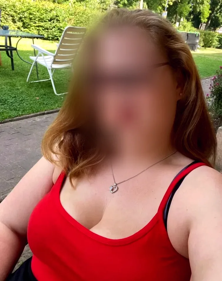 Aada, 29